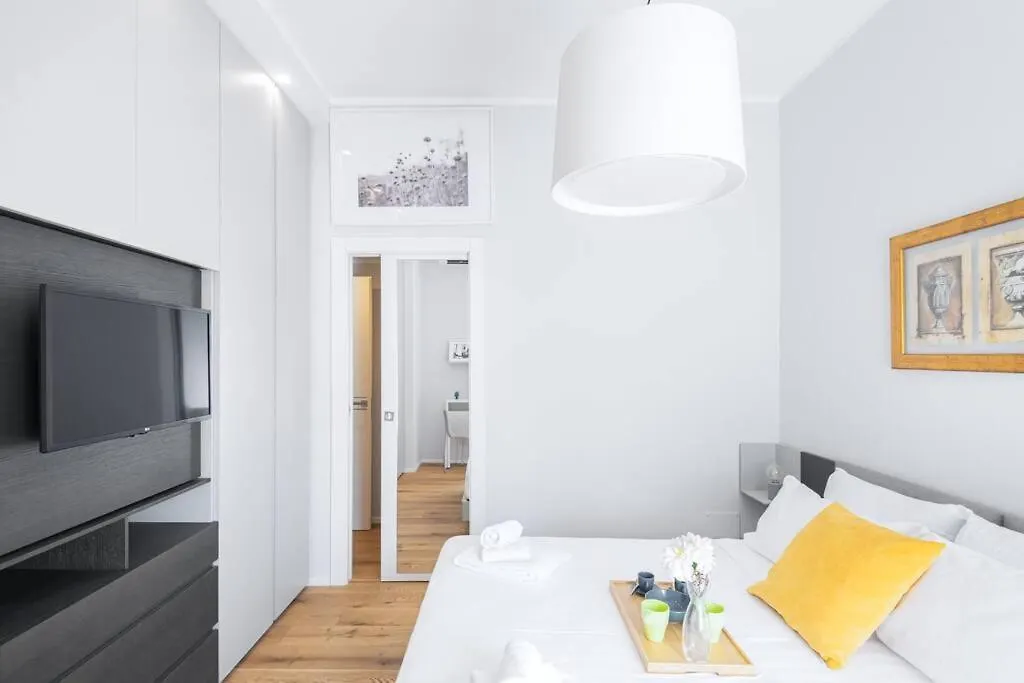 Apartament Easylife - Beautiful Flat With Balcony Pta Venezia Mediolan 0*,
